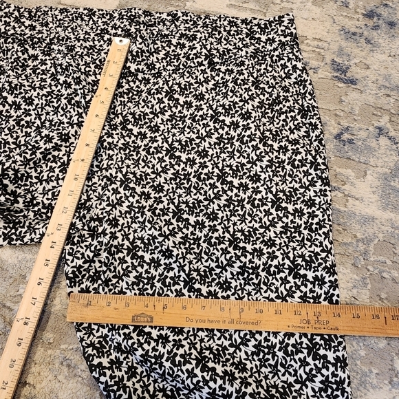 Lane Bryant Allie Black White Floral Pull on Stretch pants. Women's plus size 28 - Picture 13 of 15